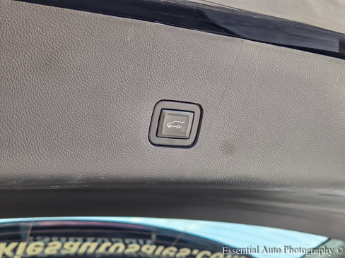 Used 2021 Chevrolet Traverse Premier image 36