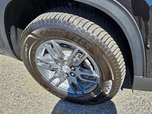 Used 2025 GMC Acadia Elevation image 9
