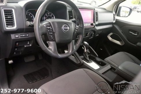 Used 2024 Nissan Frontier SV w/ SV Convenience Package image 11