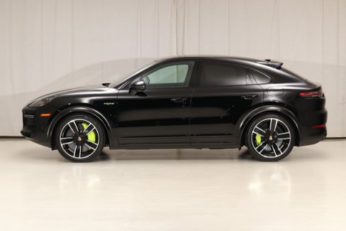 Used 2023 Porsche Cayenne Turbo S image 1