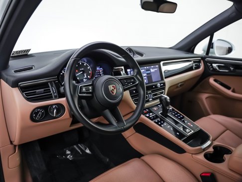 Certified 2023 Porsche Macan S image 4