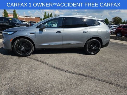 Used 2024 Buick Enclave Essence image 11