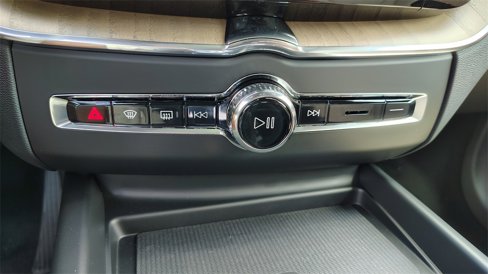 New 2026 Volvo XC60 T8 Plus w/ Protection Package Premier image 26