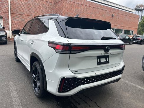 New 2025 Volkswagen Tiguan SE R-Line image 2