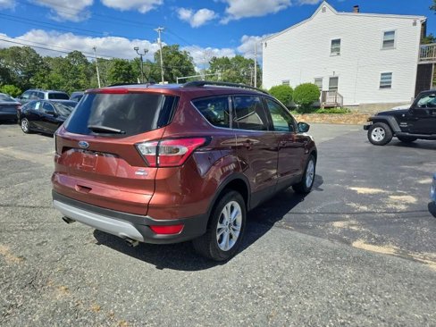 Used 2018 Ford Escape SE image 2