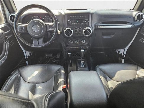 Used 2015 Jeep Wrangler Unlimited Rubicon w/ Connectivity Group image 15