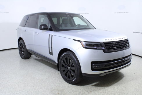 New 2025 Land Rover Range Rover SE image 3