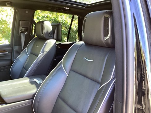Used 2021 Cadillac Escalade Premium Luxury image 17