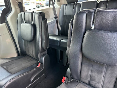 Used 2019 Dodge Grand Caravan SXT w/ Driver Convenience Group image 15