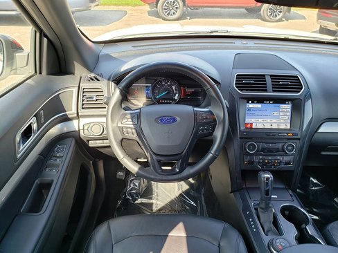 Used 2017 Ford Explorer XLT w/ Equipment Group 202A image 14