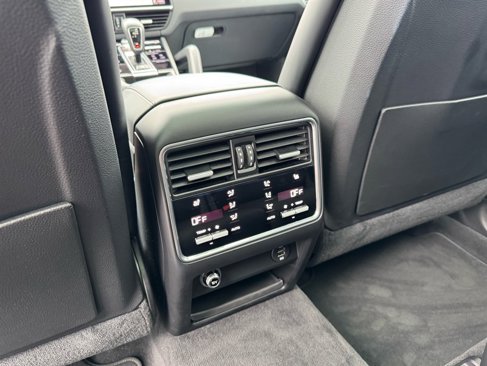 Used 2019 Porsche Cayenne image 26