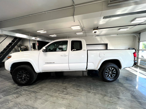 Used 2020 Toyota Tacoma SR5 image 9