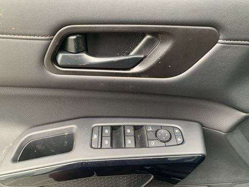 New 2025 Nissan Pathfinder SV w/ SV Premium Package image 10