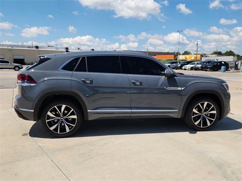 New 2025 Volkswagen Atlas Cross Sport SEL Premium R-Line image 2