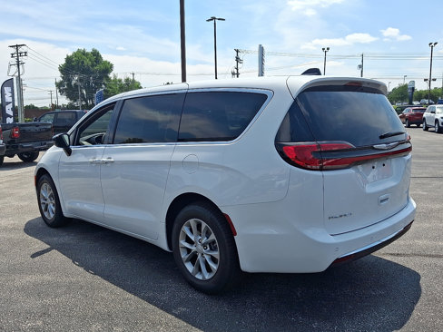 New 2025 Chrysler Pacifica Select image 6