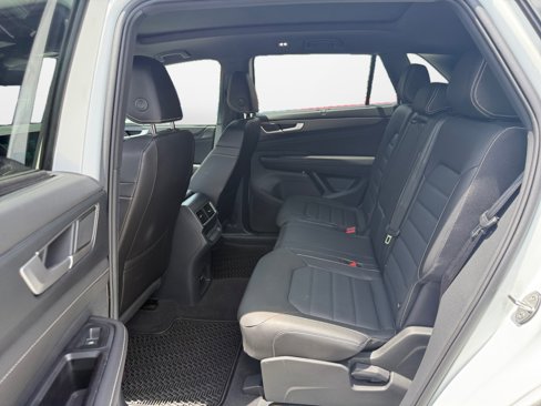 Certified 2025 Volkswagen Atlas Cross Sport SEL R-Line image 15