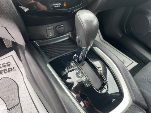 Used 2014 Nissan Rogue SV w/ SV Premium Package image 19