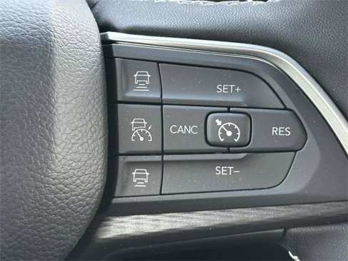 Used 2024 Jeep Grand Cherokee Laredo X w/ Luxury Tech Group I image 17
