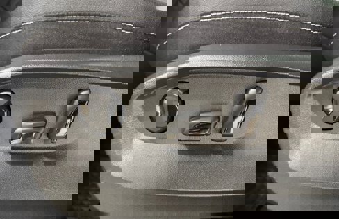 New 2025 Volkswagen Taos SEL image 18