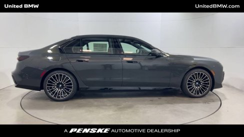 New 2026 BMW 750e xDrive w/ Executive Package image 9