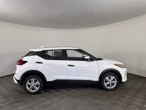 New 2024 Nissan Kicks S image 7
