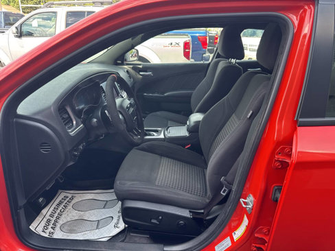 Used 2017 Dodge Charger SXT w/ Driver Confidence Group image 13