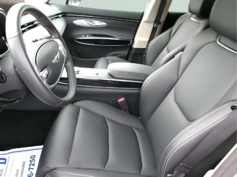 Used 2025 Genesis GV70 2.5T image 13