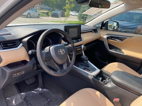 Used 2019 Toyota RAV4 XLE image 8