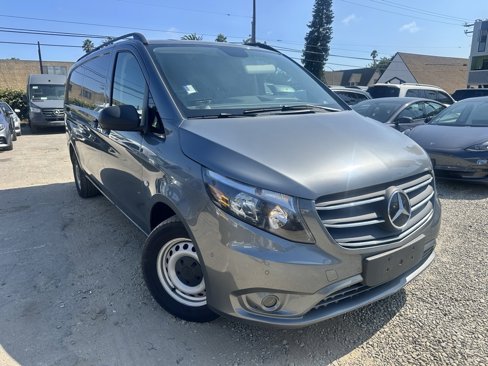 Used 2023 Mercedes-Benz Metris image 3