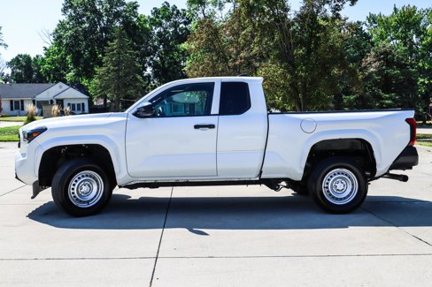 Used 2024 Toyota Tacoma SR image 4