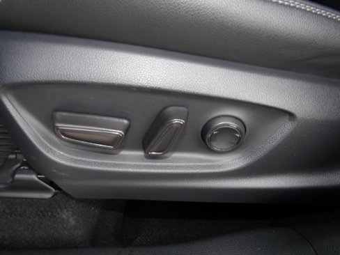 Used 2024 Toyota Corolla Cross XLE image 22