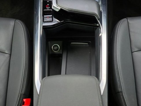 Used 2022 Audi e-tron Premium w/ Convenience Plus Package image 21
