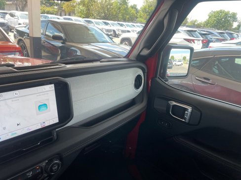 Used 2025 Jeep Wrangler Sahara image 34