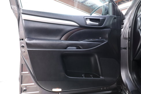 Used 2019 Toyota Highlander AWD V6 image 22