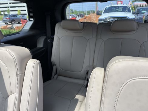 New 2025 Jeep Grand Cherokee L Limited image 13