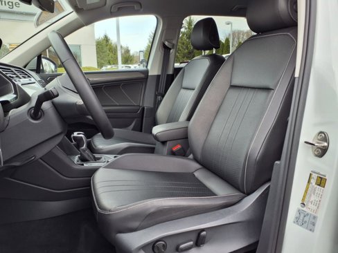 Certified 2022 Volkswagen Tiguan SE image 17