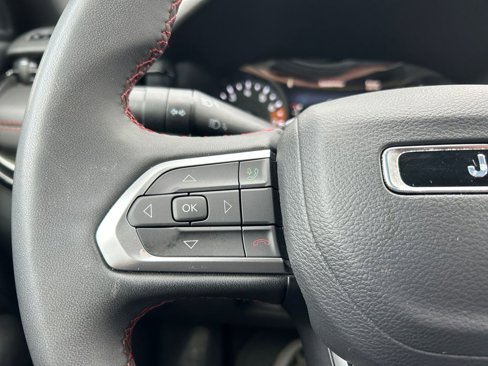 Used 2024 Jeep Compass Trailhawk image 17