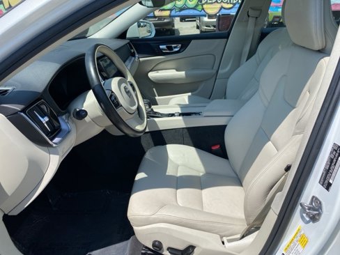 Used 2020 Volvo S60 T5 Momentum image 9