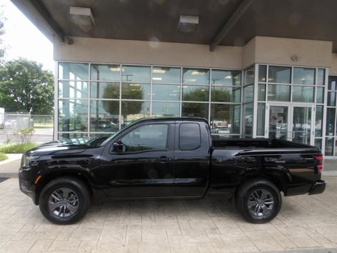 Certified 2025 Nissan Frontier SV image 4