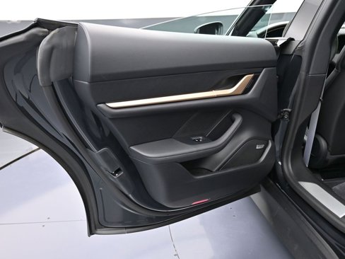 New 2025 Porsche Taycan 4S image 23
