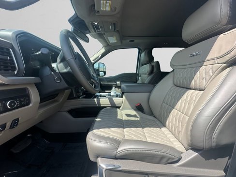 Used 2025 Ford F250 Platinum w/ Platinum Plus Package image 11