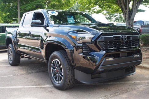 Used 2025 Toyota Tacoma TRD Sport image 1
