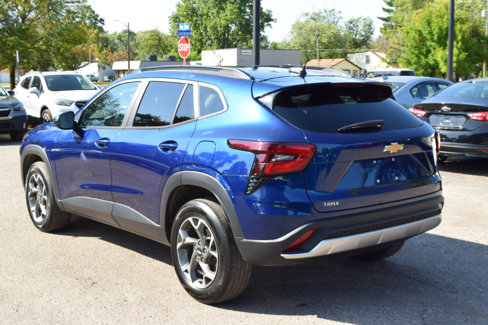 Used 2024 Chevrolet Trax LT w/ Driver Confidence Package image 9