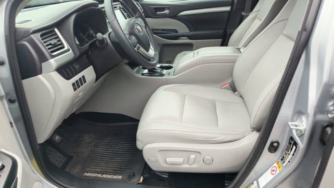 Used 2016 Toyota Highlander XLE image 9