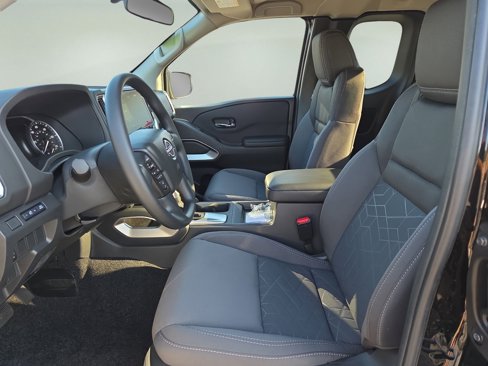 Used 2025 Nissan Frontier SV image 14