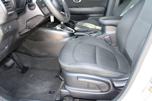 Used 2019 Kia Soul + image 17
