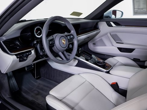 Certified 2024 Porsche 911 Carrera image 4