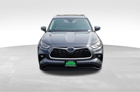 New 2025 Toyota Highlander XLE image 2