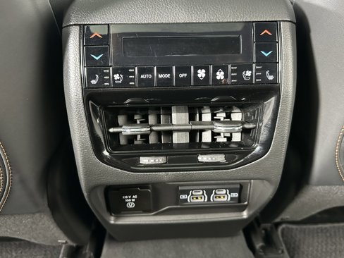 Used 2024 Jeep Grand Cherokee Summit image 14