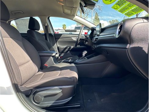 Used 2022 Kia Forte LXS w/ LXS Technology Package image 11